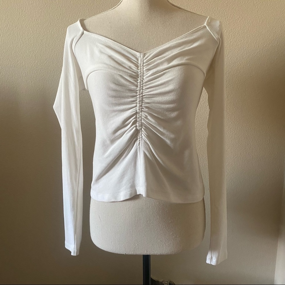 Ruched low cut long sleeves top